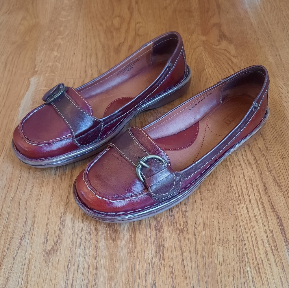 BORN Women's Mindy Brown/Burgundy Leather Slip On Flat Loafers w/Buckle Size 9